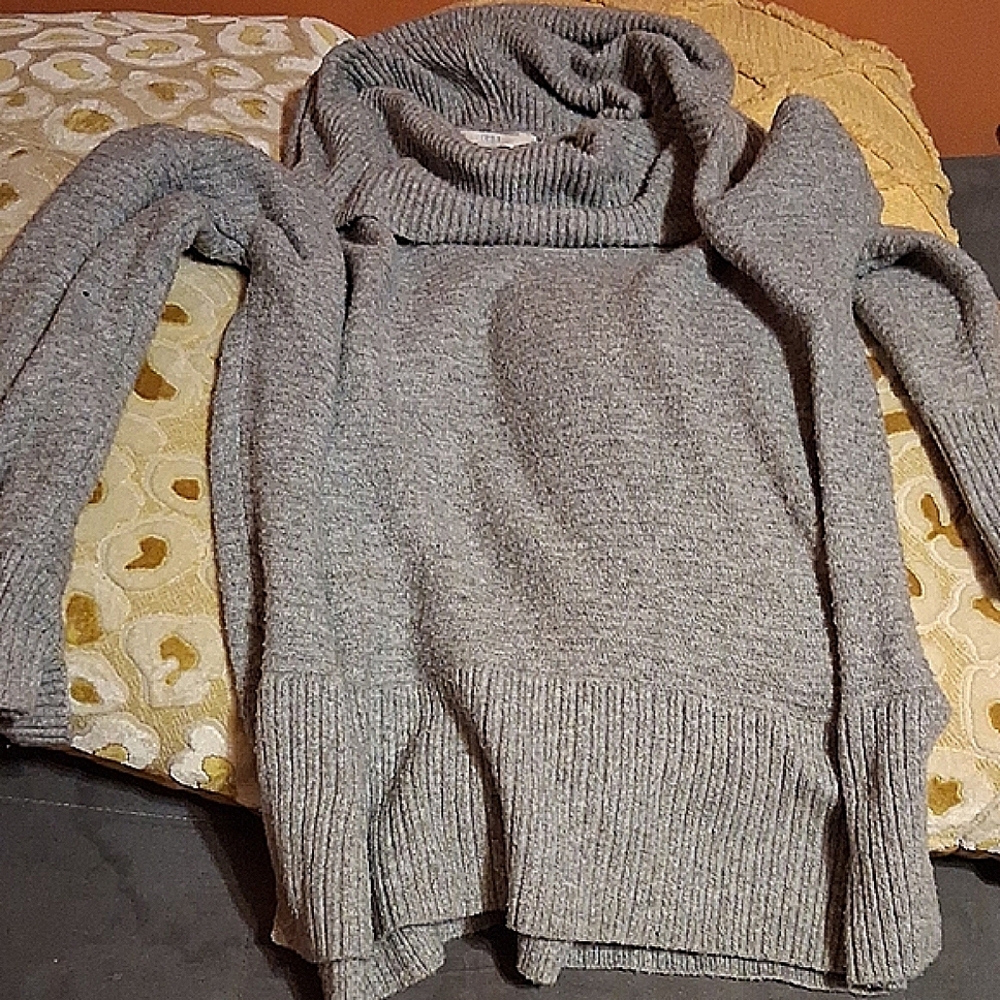 Time and Tru Gray Cowl Neck Sweater with Ribbed Texture